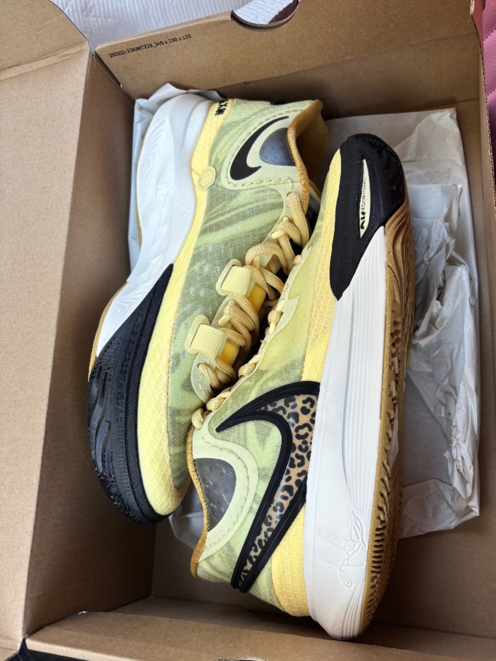 Brand new Kylie’s 8 Citron, Never worn